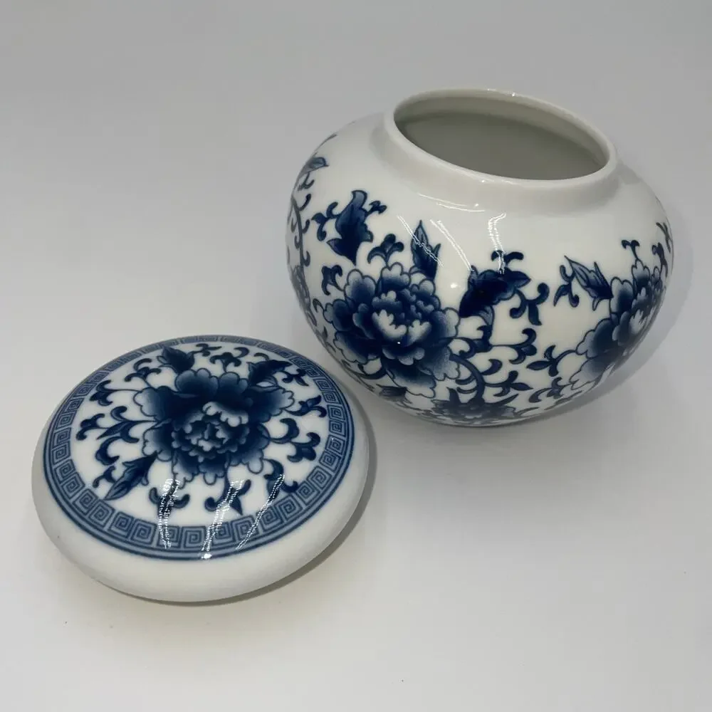 Chinese Traditional Blue White Porcelain Ceramic Small Ginger Jar Floral Display - Picture 8 of 9